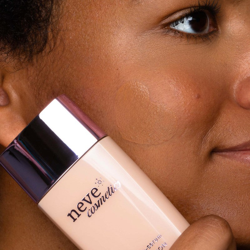CREAM-TO-SERUM
Dark Warm
Tonalità molto scura dal sottotono caldo e mediterraneo.