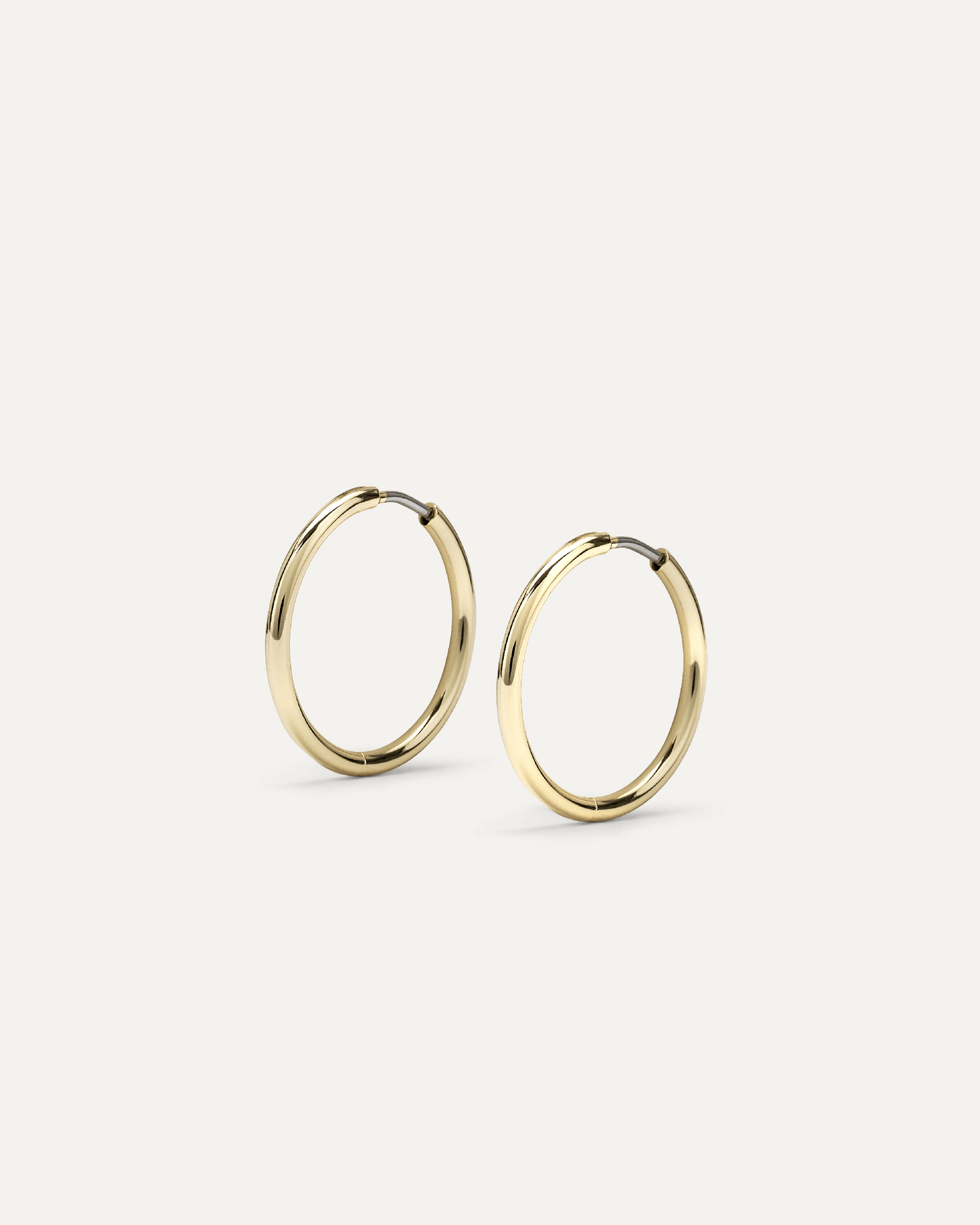Orecchini a cerchio Mara Oro Cerchio di grandi dimensioni.