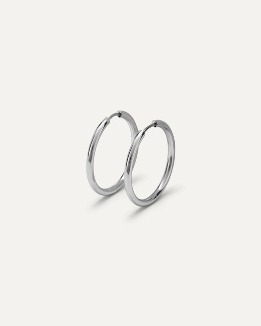 Orecchini Maria Argento Orecchino a cerchio medio di design semplice e pulito.