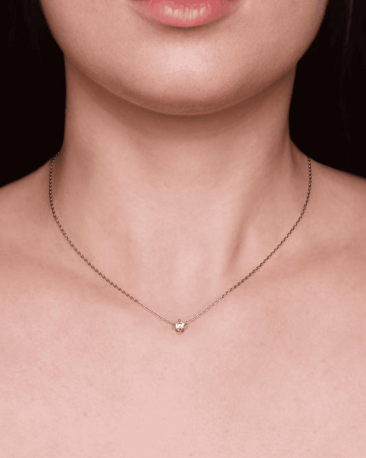 Collana Sveva Argento Collana a filo con punto luce.