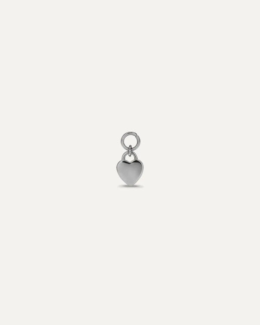 Charm Miranda Argento  a forma di cuore lucido e minimalista.