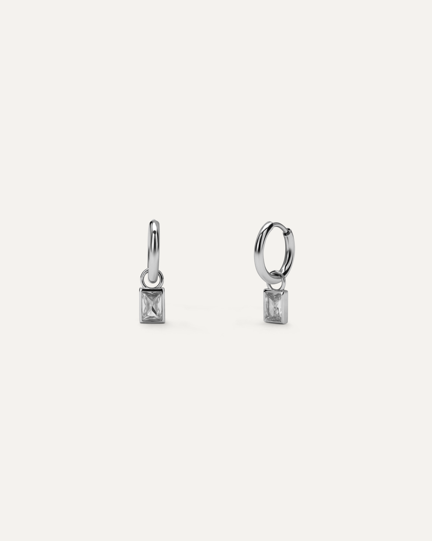 Orecchini a cerchio Naomi argento Cerchietto medio con zircone incorniciato pendente 2 in 1