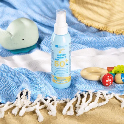 Latte solare SPF 50+ - Protezione molto alta bimbi e pelli sensibili Latte solare certificato bio ad alta protezione con SPF 50+. Ideale per bambini e pelli sensibili