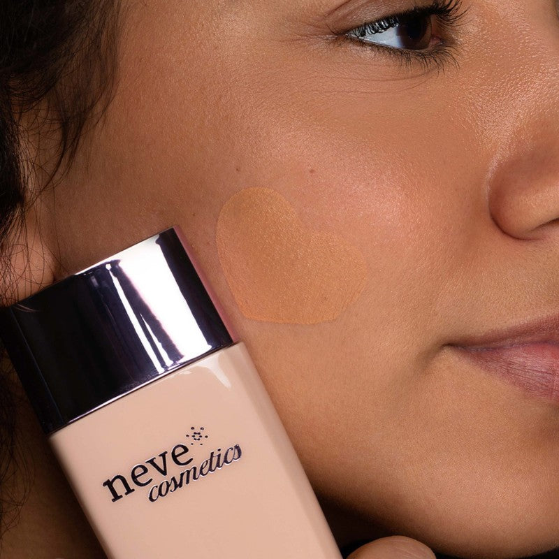 CREAM-TO-SERUM
Tan Warm
Tonalità scura dal sottotono caldo e mediterraneo.