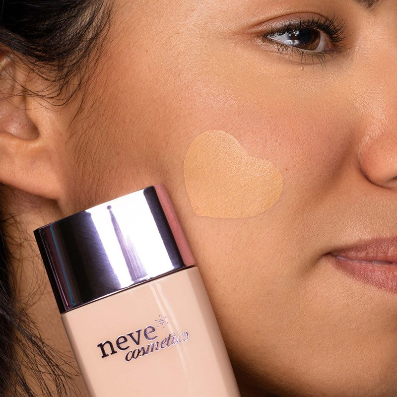 CREAM-TO-SERUM Medium Warm Tonalità media dal sottotono caldo e mediterraneo.